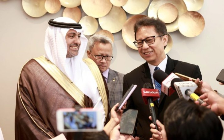 Menkes Budi Gunadi Sadikin saat konferensi pers bersama Menkes Arab Saudi Fahad Abdulrahman Al Jalajel di Jakarta, Senin (24/2)