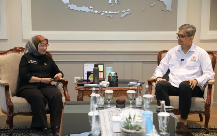 Menteri PAN-RB Rini Widyantini bersama Waketum Bidang Transformasi Teknologi dan Digital Teguh Ananta Wikrama di Jakarta, Selasa (25/2)