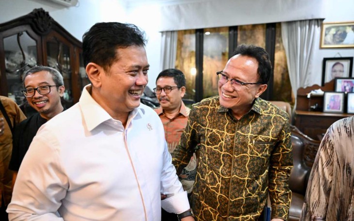 Wamentrans Viva Yoga saat berdialog dengan akademisi universitas Nasional di Jakarta, Selasa (25/2)