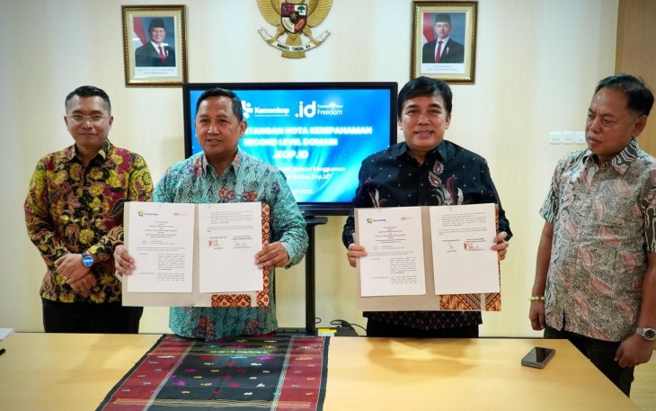 Seskemenkop Ahmad Zabadi saat penandatanganan MoU dengan PANDI di Jakarta, Kamis (27/2)