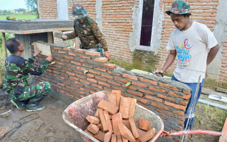 Pasang batu bata pembuatan sumur bor