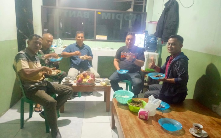 Jamuan makan malam bersama masyarakat binaan 
