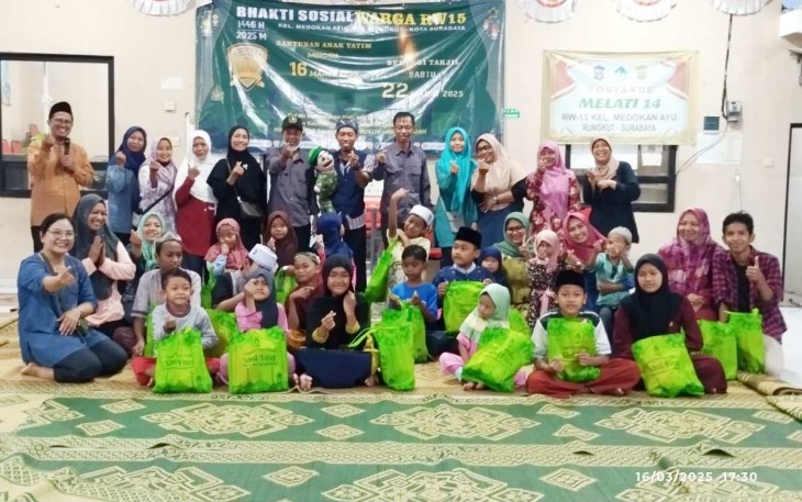Santunan anak yatim warga RW15 Medokan Ayu, Minggu (16/3)