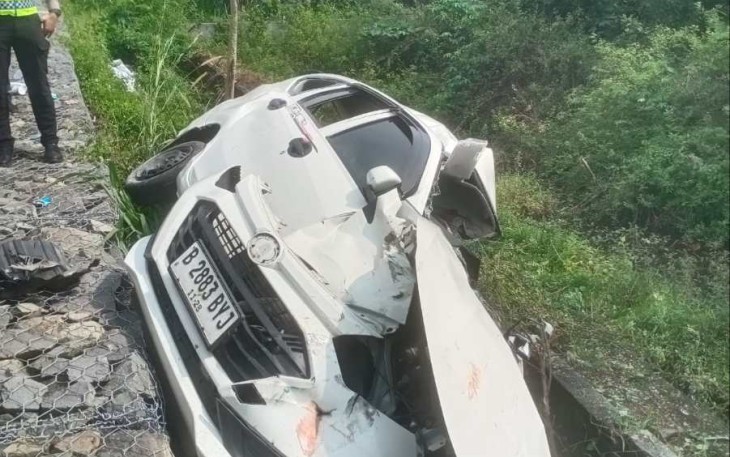 Laka perlintasan kereta api Sukoharjo, KA Batara Kresna tabrak mobil Daihatsu Sigra, Rabu (26/3)