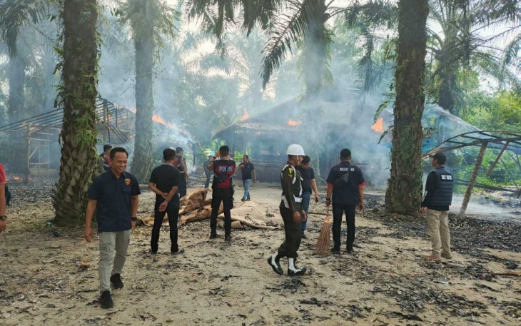 Penggrebekan arena judi sabung ayam di Pancur Batu