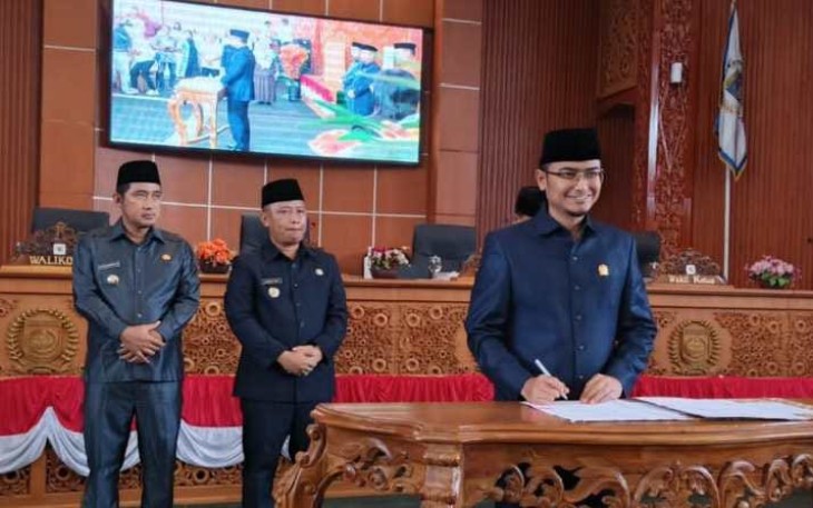 Depok Sahkan 5 Perda Baru, Wali Kota Tegaskan Komitmen Majukan Kota dan Lindungi Lingkungan