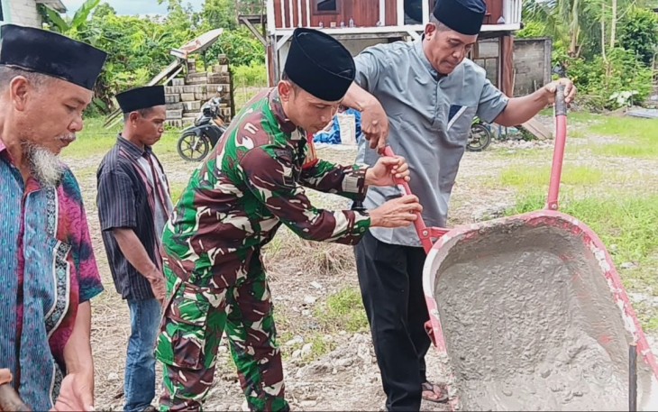 Babinsa Koramil 07/Mapurujaya Hadiri Peletakan Batu Pertama Pembangunan Masjid