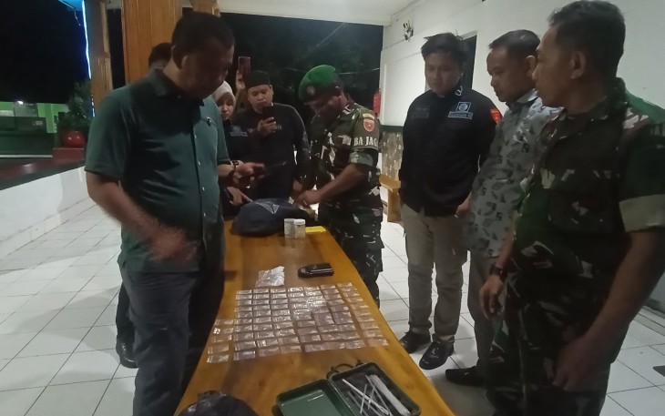 Kodim 1410/Btg serahkan Barang Bukti penemuan yang Diduga Narkoba Jenis Sabu Kepada Polres Bantaeng