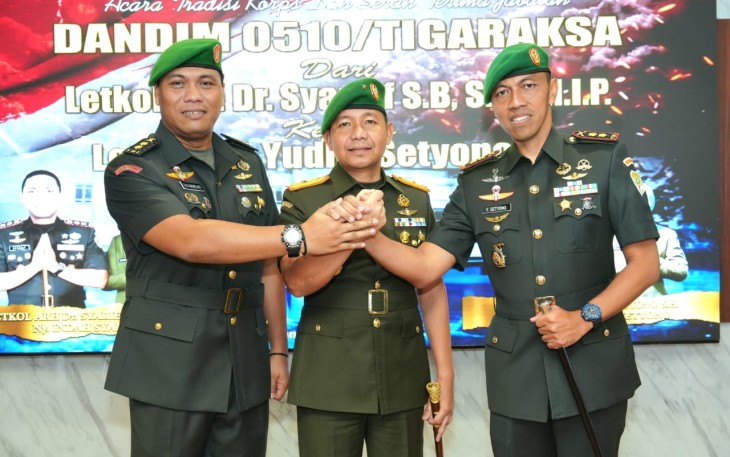 Danrem 052/Wkr Brigjen TNI Zulhadrie S. Mara, M.Han., foto bersama usai sertijab