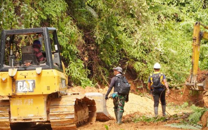 Perbaikan jalan sasaran fisik TMMD ke 124 Kodim Palopo 