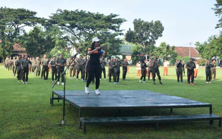 Olahraga bersama prajurit Denpom V/1 Madiun