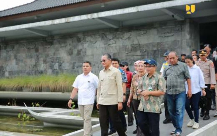 Menteri Dody saat meninjau kampung seni Kujon Borobudur 