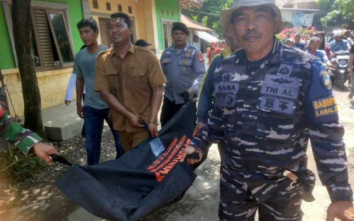 Personel Lanal Cirebon berhasil evakuasi korban tenggelam di sungai