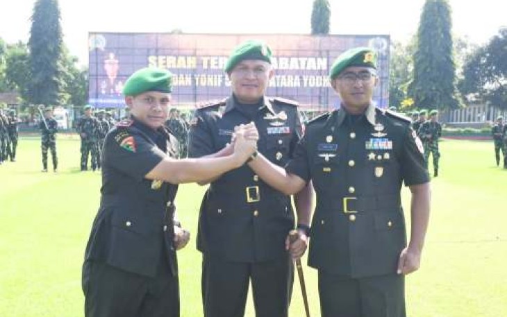 Danrem 081/DSJ Kolonel Arm Untoro Hariyanto foto bersama usai sertijab Danyonif 511/DY
