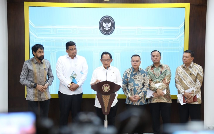 Mendagri Tito Karnavian saat memberikan konferensi pers terkait keputusan empat pulau di wilayah Aceh, Selasa (17/6)
