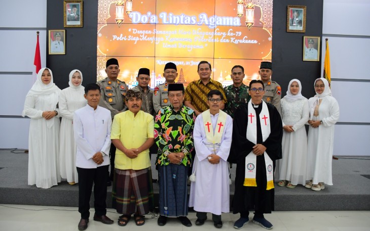 Kegiatan doa lintas agama memperingati Hari Bhayangkara ke-79 Tahun 2025, Sabtu (21/6/2025), di Aula Anthurium Rumah Dinas Bupati Karanganyar