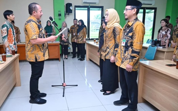 Bupati Karanganyar, Rober Christanto, melantik ketua beserta pengurus Lembaga Koordinasi Kesejahteraan Sosial (LKKS) Kabupaten Karanganyar masa bakti 2025-2030