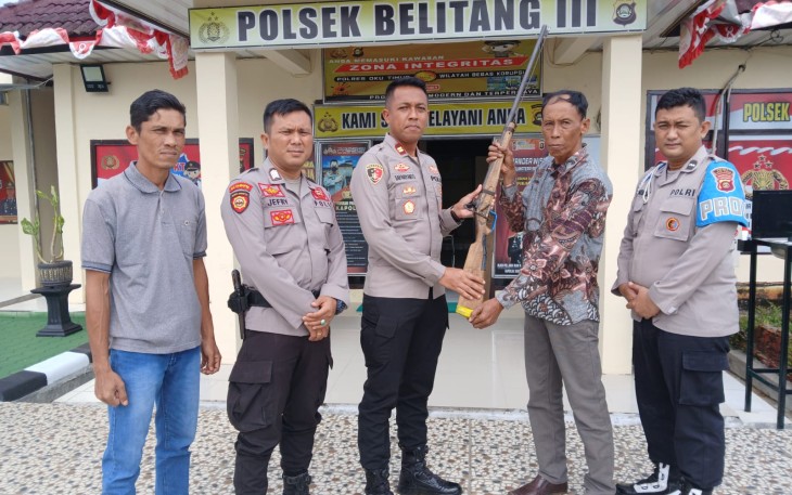 Polsek Belitang III Terima Penyerahan Senpi Rakitan Dari Masyarakat Dalam Oprasi Senpi Musi 2025