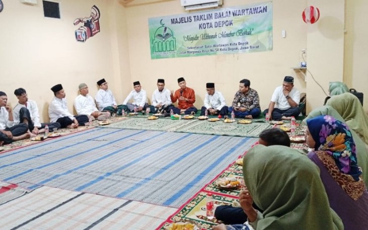 Ketua PCNU Kota Depok KH Achmad Solechan memberikan tausiyah di MT Balwan, Kamis (26/6)