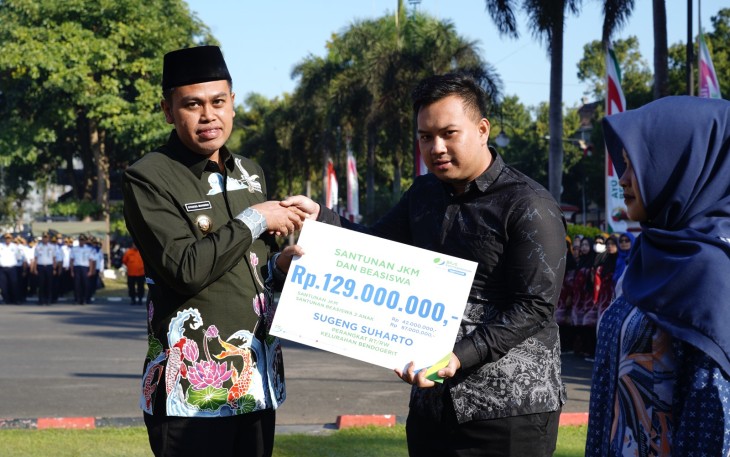 Walikota Blitar Syauqul Muhibbin Serahkan Santunan JKM dan Beasiswa ke Ahli Waris Peserta BPJS Ketenagakerjaan