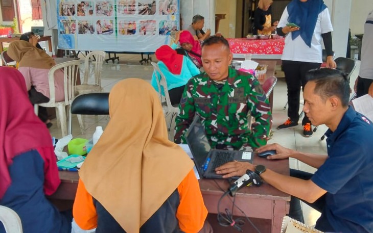Babinsa Koramil 0805/12 Mantingan Ikuti Donor Darah di Pendopo Kecamatan 