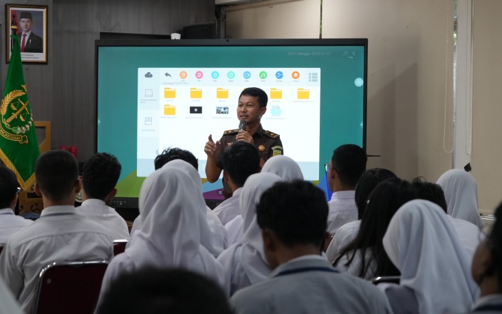 Pusat Penerangan Hukum (Puspenkum) Kejaksaan Agung, Senin 28 Juli 2025 menerima kunjungan studi dari 65 siswa/siswi dan tenaga pendidik SMA Negeri 46 Jakarta