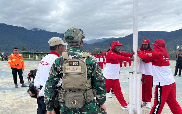 Satgas Yonif 700/WYC Latih Paskibraka Kab Puncak, Semangat Merah Putih Berkobar di Tanah Papua