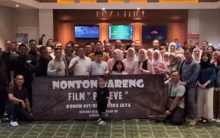 Danrem 083/Bdj Kolonel Inf Kohir nobar film Believe bersama awak media 