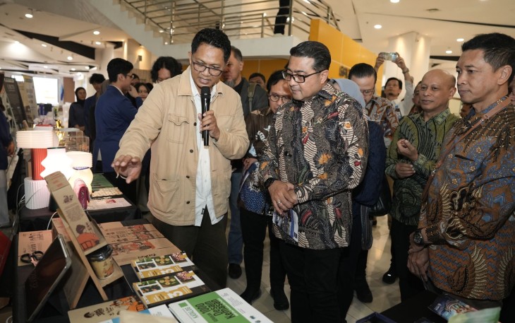 Menteri Ekonomi Kreatif (Menteri Ekraf) Teuku Riefky Harsya mengapresiasi Galeri Riset dan Inovasi Teknologi (GRIT) yang terletak di Institut Teknologi Sepuluh Nopember (ITS), Surabaya