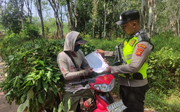 Polsek Belitang III Sampaikan Imbauan Dampak Karhutla