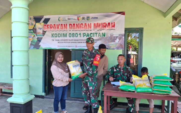 TNI Gencarkan Gerakan Pangan Murah melalui Beras SPHP di Wilayah Pacitan