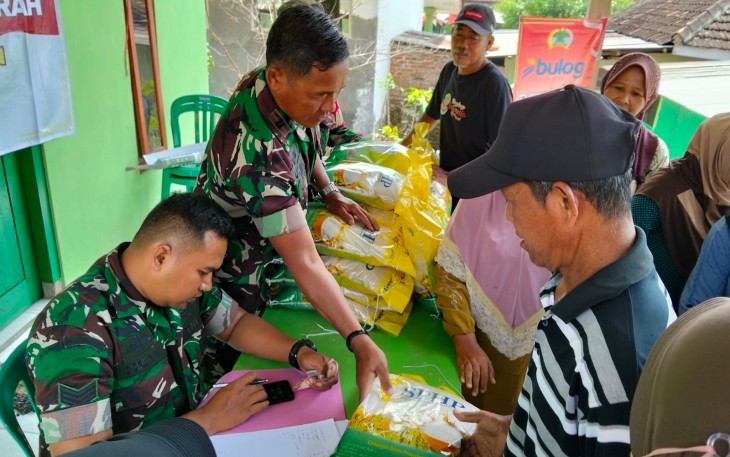 Kodim 0803/Madiun Gelar Gerakan Pangan Murah, Sediakan 2 Ton Beras SPHP untuk Warga Gemarang