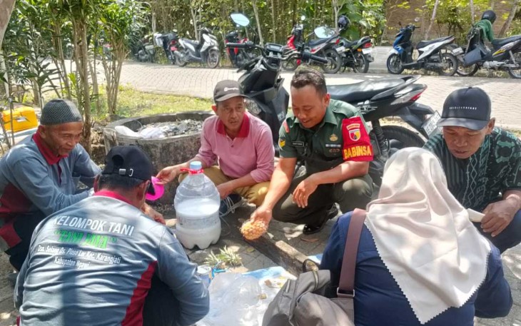 Pelatihan membuat pupuk organik di wilayah desa binaan 