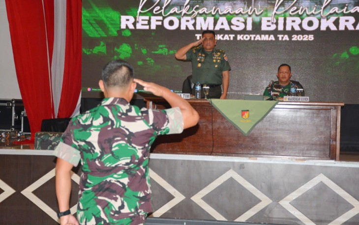 Waasrena Kasad Brigjen TNI Johanes Toar Pioh, S.I.P., M.Si. (Han) membuka secara resmi kegiatan Reviu Penilaian Reformasi Birokrasi Tingkat Kotama TNI AD Tahun Anggaran 2025 yang dilaksanakan di Aula Grhadika Jaya Sakti Makodam XIII/Merdeka Selasa (26/8)