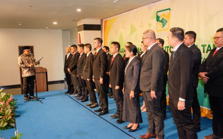 Asosiasi Distributor Barang Pokok (ADIBAPOK) Kota Tanjungpinang periode 2025-2028 resmi dilantik Wali Kota Tanjungpinang, Lis Darmansyah di Grand Ballroom CK Hotel, Kamis (28/08/2025)