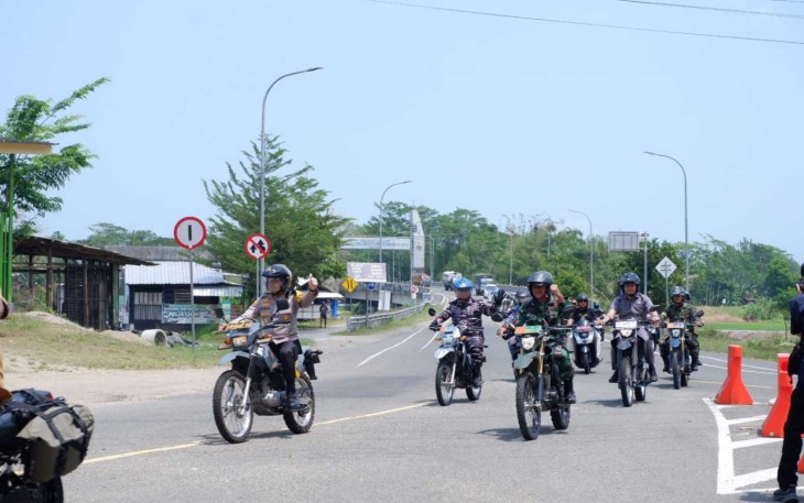 Dandim 0801/Pacitan Letkol Arh Imam Musahirul saat patroli gabungan bersama forkopimda 