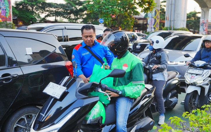 Buruh KSPSI dan Polri Adakan Bakti Sosial, Ratusan Paket Sembako Dibagikan kepada Warga