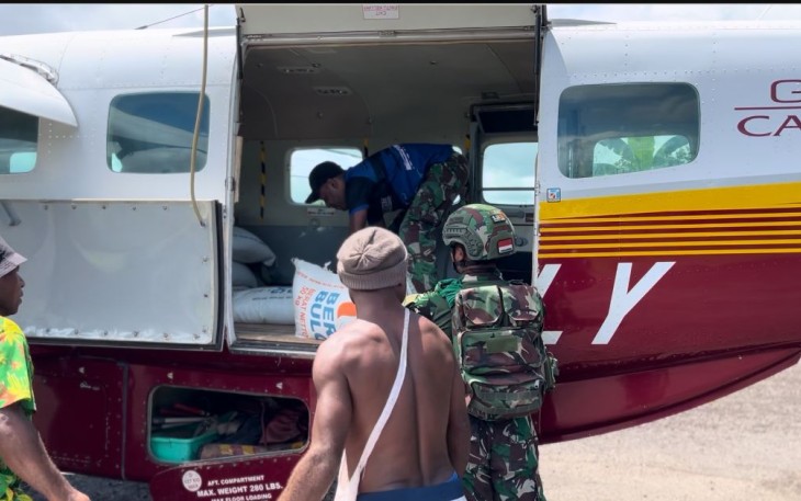 Pengamanan logistik warga distrik Iwur