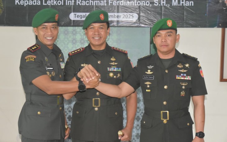 Danrem 071/Wijayakusuma Kolonel Inf Lukman Hakim, M.Han., pimpin Serah Terima Jabatan Dandim 0712/Tegal dari Letkol Inf Letkol Inf Suratman, S.I.P. kepada Letkol Inf Rachmat Ferdiantono bertempat di Aula Kodim 0712/Tegal, Jumat (12/9/2025)