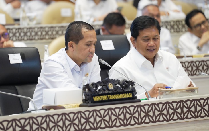 Komisi V DPR bersama dengan Kementrans serta Kemendes PDT menggelar Rapat Kerja