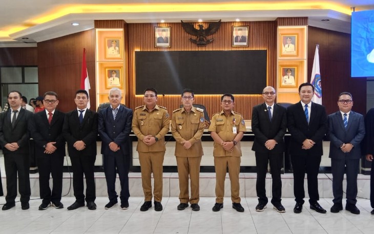 Walikota Hengky Honandar Lantik 7 Pejabat Baru Jajaran Pemkot Bitung 