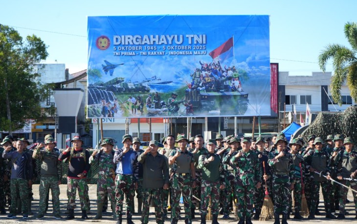 Karya bakti di Alun-alun Aimas