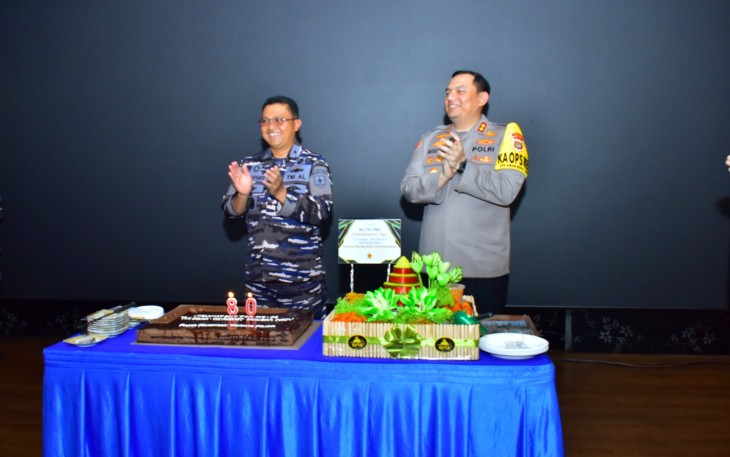 Kolinlamil Terima Kejutan Hangat dari Polres Pelabuhan Tanjung Priok saat HUT TNI ke-80 