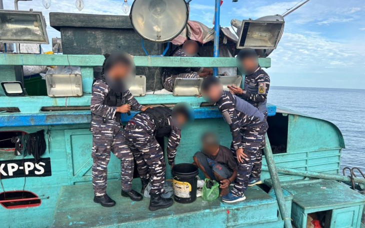 Unsur Kapal Perang TNI AL yaitu KRI Surik-645 di bawah Satuan Kapal Cepat (Satkat) Koarmada I berhasil menggagalkan upaya peredaran narkotika di perairan Selat Malaka