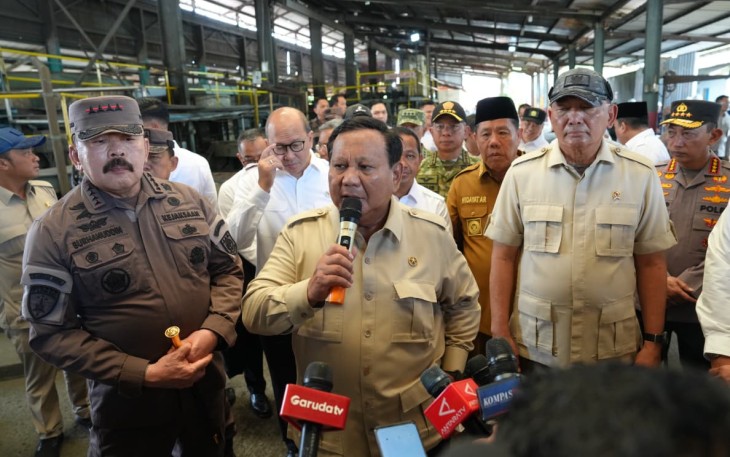 Presiden Republik Indonesia Prabowo Subianto hadir dan menyaksikan penyerahan aset Barang Rampasan Negara kepada PT Timah Tbk, yang digelar di Pangkalpinang, Provinsi Kepulauan Bangka Belitung