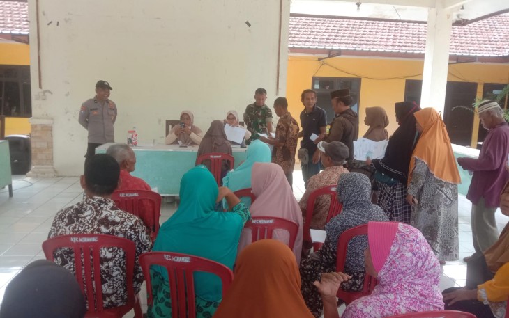 Pembagian BLT di wilayah desa binaan 