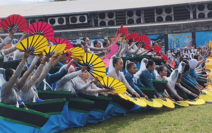 Para siswa SD dan SMP saat menampilkan tarian kolosal di FPSL Kota Bitung baru-baru ini