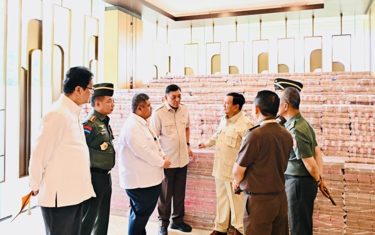 Panglima TNI Dampingi Presiden RI Saksikan Penyerahan Uang Sitaan Hasil Korupsi Rp 13,25 Triliun di Kejaksaan Agung