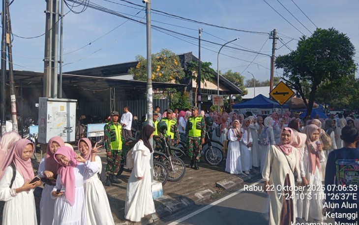 Kirab santri di wilayah desa binaan 