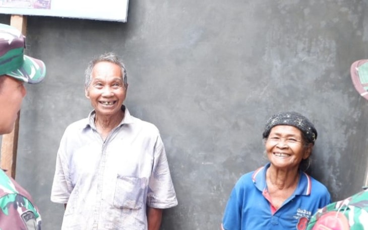 Senyum bahagia Mbah Jemu penerima program RTLH TMMD ke 126 Kodim Pacitan 